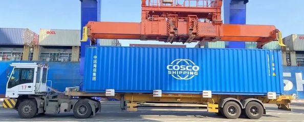 民生护航者 14个集装箱大米跨越千里紧急驰援海南背后的物流突围战